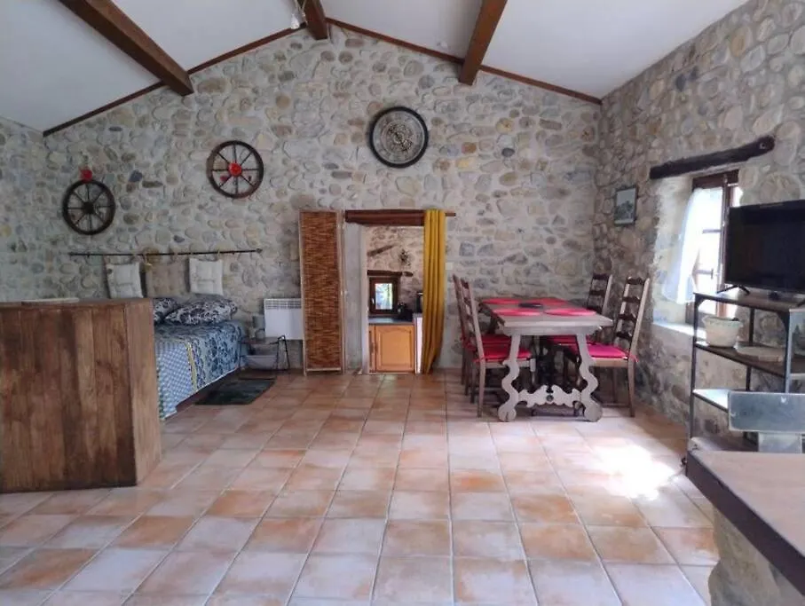 Hébergement de vacances Lou Caladou Gite En Pierre Avec Bain A Remous Vallon-Pont-dʼArc France