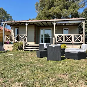 chalet-dans-parc-de-loisirs-5-etoiles.fr-provencehotel.com/